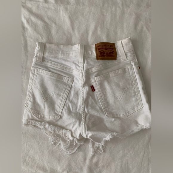 Levi's high waisted jean white shorts - Picture 3 of 3